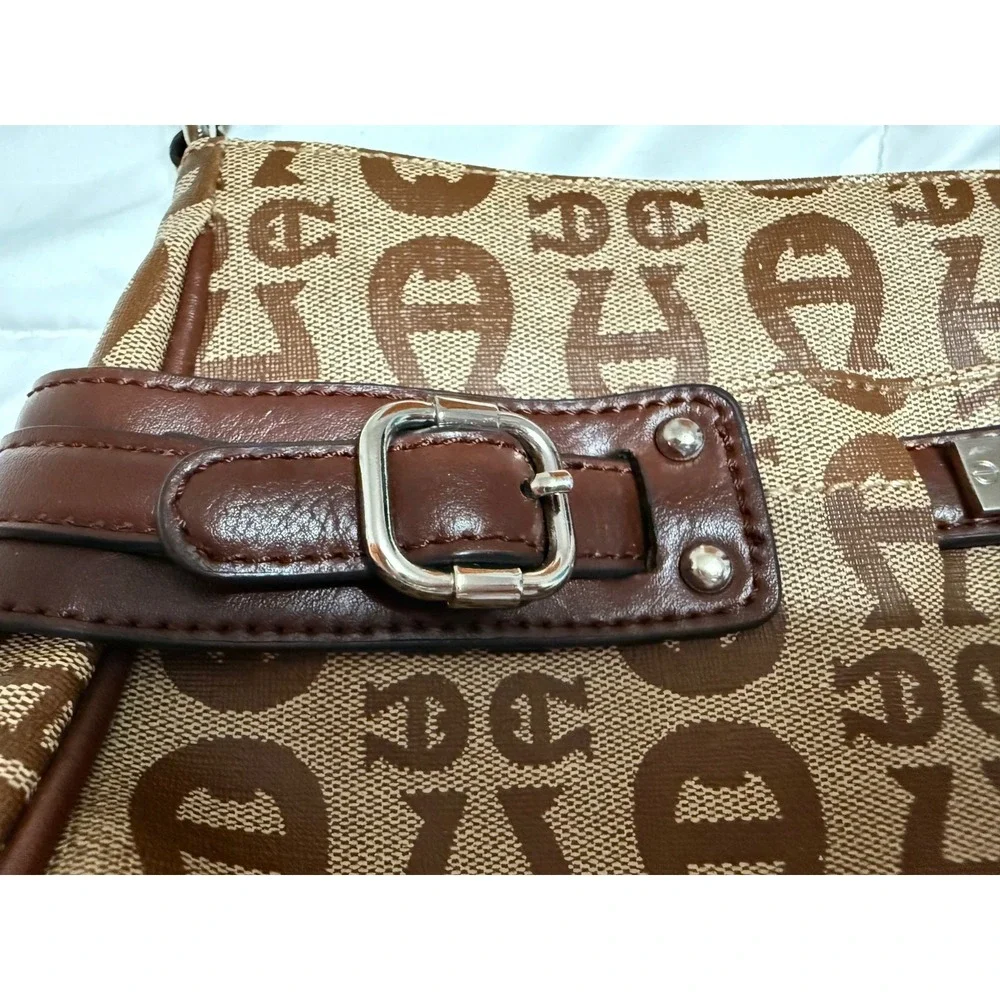 Vintage Y2K  Etienne Aigner  Leather Traditional Logo Buckle Hobo Monogram Purse